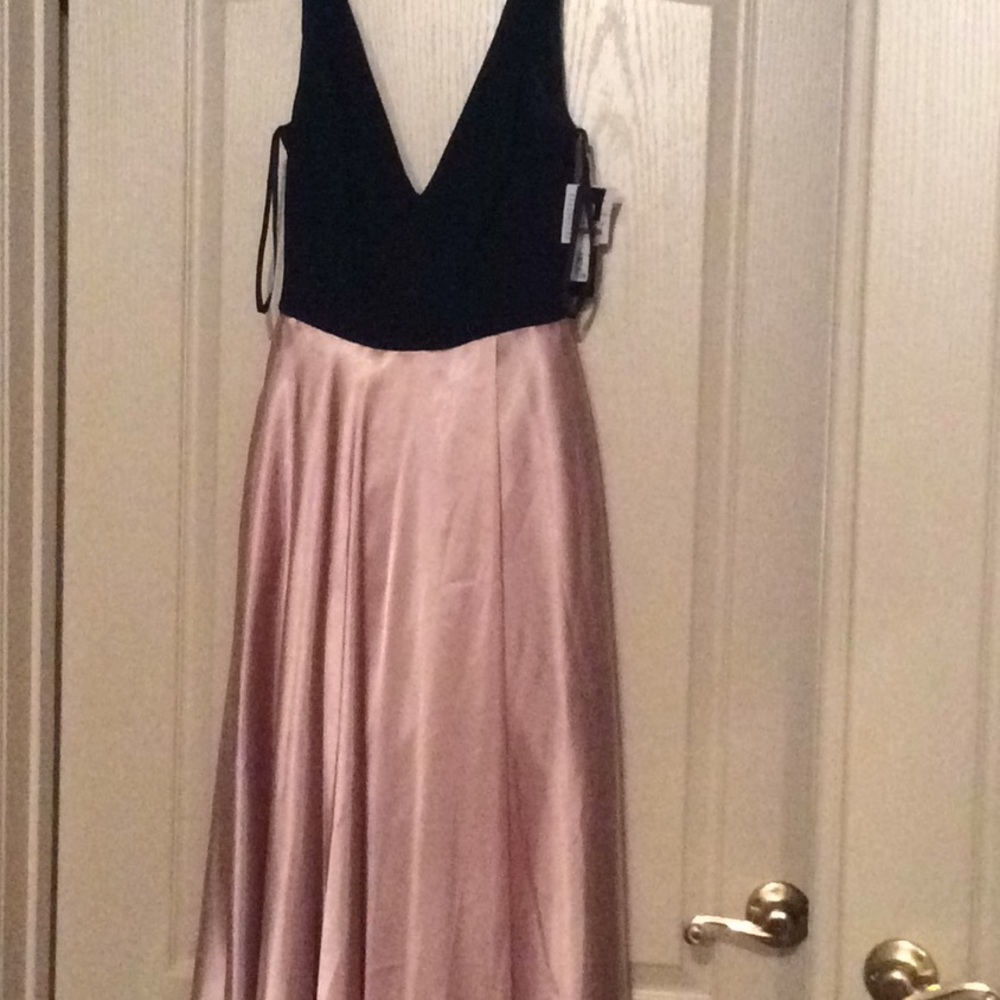 FORMAL DRESS - Picture 2 of 7